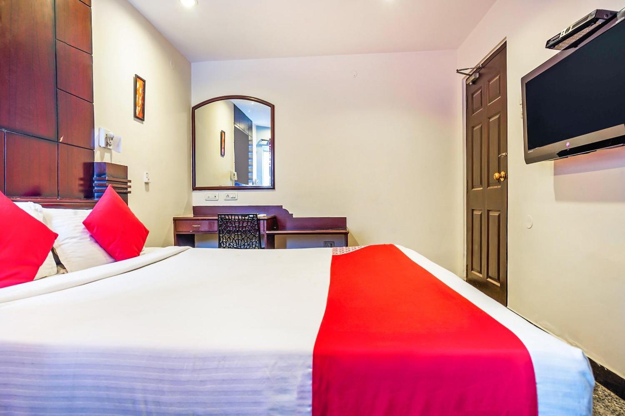 OYO 5527 Hanvi Inn Hyderabad Exteriör bild